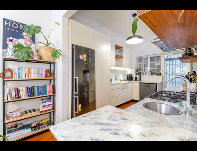 3 BEDROOM APARTMENT FOR SALE IN ORANJEZICHT
